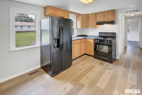 211 E Van Alstine St, Secor, IL 61771 photo 8