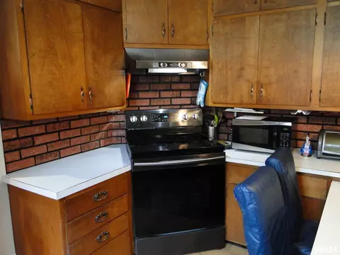 414 S Randolph St, Macomb, IL 61455 photo 11