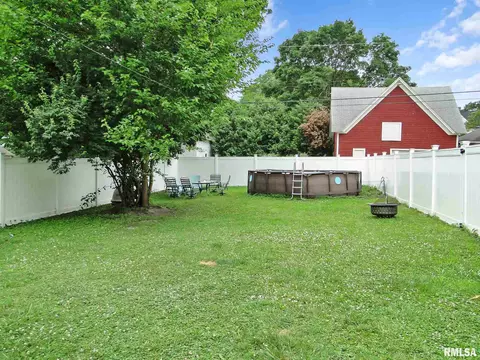 414 S Randolph St, Macomb, IL 61455 photo 3