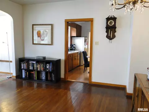 414 S Randolph St, Macomb, IL 61455 photo 8