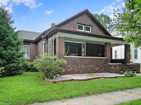 414 S Randolph St, Macomb, IL 61455 photo 2