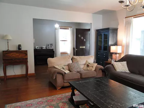 414 S Randolph St, Macomb, IL 61455 photo 6
