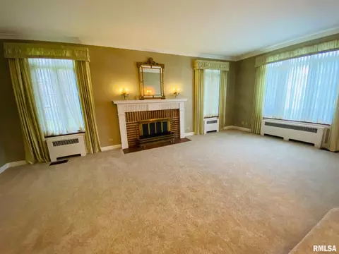 720 Beverly Ave, Macomb, IL 61455 photo 2