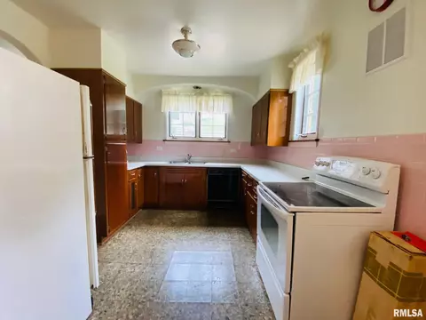 720 Beverly Ave, Macomb, IL 61455 photo 11