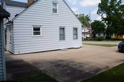 404 W Center St, Eureka, IL 61530 photo 3