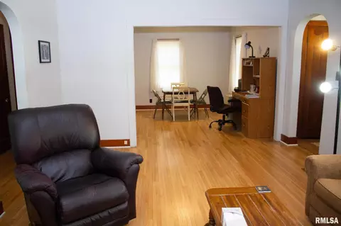 404 W Center St, Eureka, IL 61530 photo 8