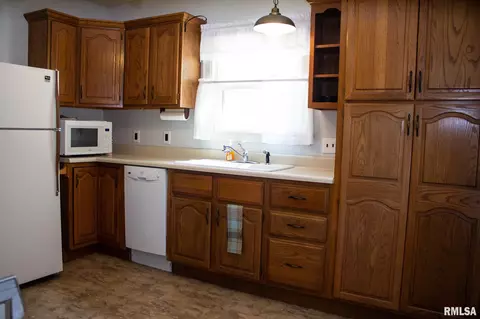 404 W Center St, Eureka, IL 61530 photo 11