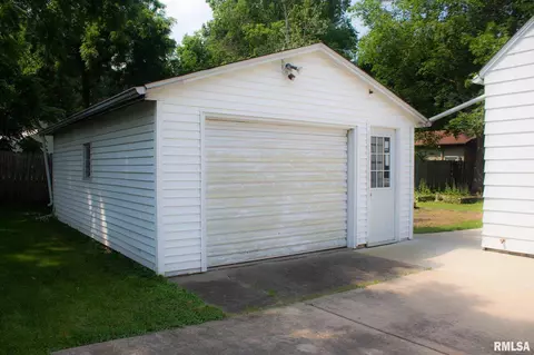 404 W Center St, Eureka, IL 61530 photo 28