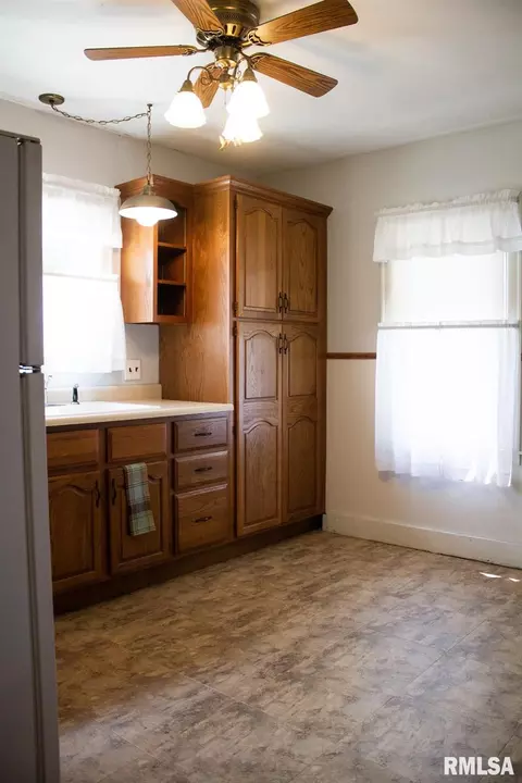 404 W Center St, Eureka, IL 61530 photo 10