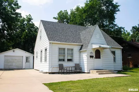 404 W Center St, Eureka, IL 61530 photo 2