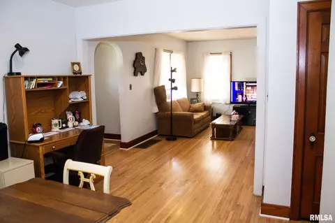 404 W Center St, Eureka, IL 61530 photo 9