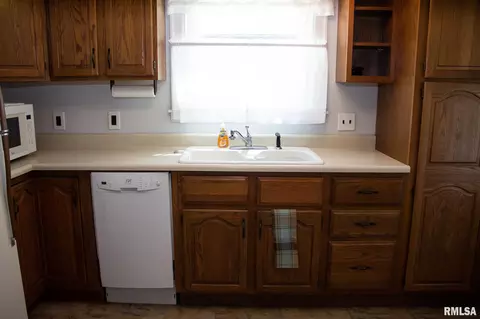 404 W Center St, Eureka, IL 61530 photo 12