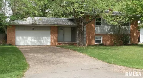 118 Doe Run Run, Macomb, IL 61455 photo 1