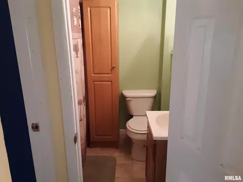 927 E Oak St, Macomb, IL 61455 photo 8