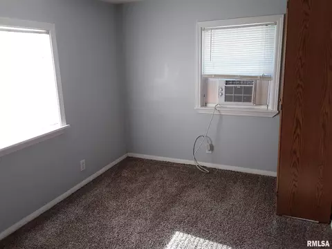 927 E Oak St, Macomb, IL 61455 photo 15