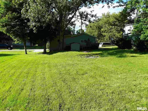 927 E Oak St, Macomb, IL 61455 photo 19