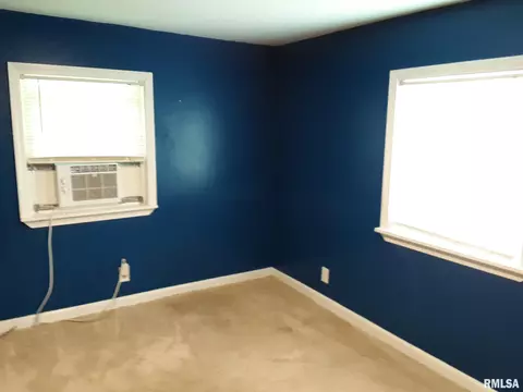 927 E Oak St, Macomb, IL 61455 photo 11