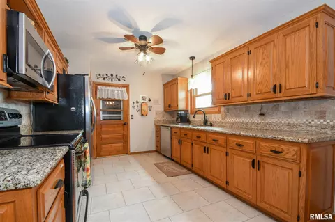 916 E Madison St, Morton, IL 61550 photo 9