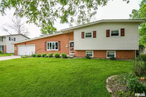 916 E Madison St, Morton, IL 61550 photo 1