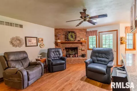 8801 W Pfeiffer Rd, Mapleton, IL 61547 photo 9
