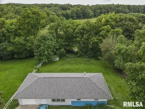 410 Highview Dr, Eureka, IL 61530 photo 2