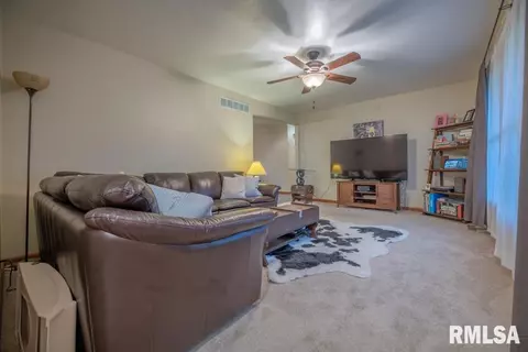 410 Highview Dr, Eureka, IL 61530 photo 9