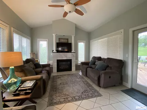235 Hillview Dr, Macomb, IL 61455 photo 20
