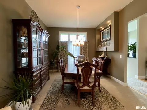 235 Hillview Dr, Macomb, IL 61455 photo 9