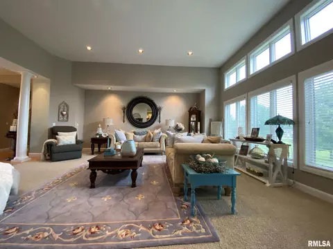 235 Hillview Dr, Macomb, IL 61455 photo 7