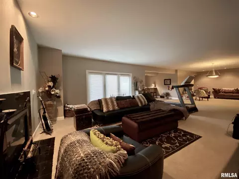 235 Hillview Dr, Macomb, IL 61455 photo 32