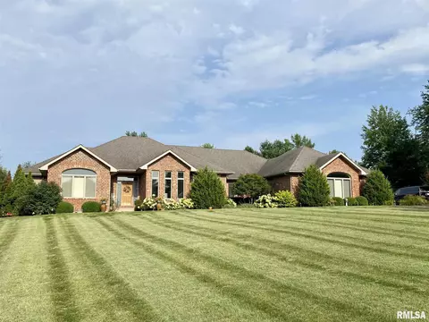 235 Hillview Dr, Macomb, IL 61455 photo 1