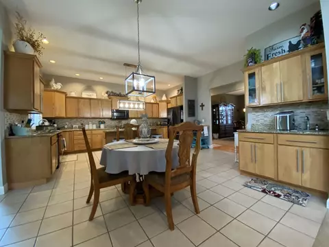 235 Hillview Dr, Macomb, IL 61455 photo 12