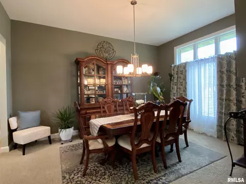 235 Hillview Dr, Macomb, IL 61455 photo 8