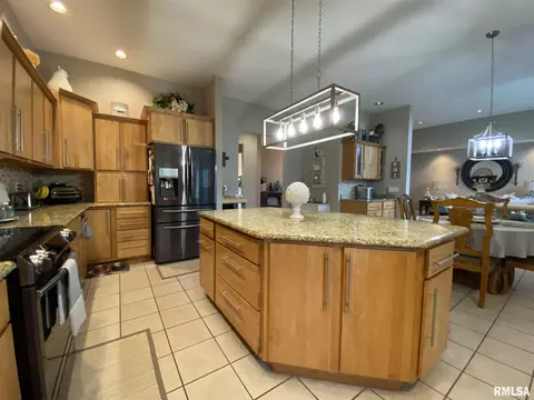 235 Hillview Dr, Macomb, IL 61455 photo 15