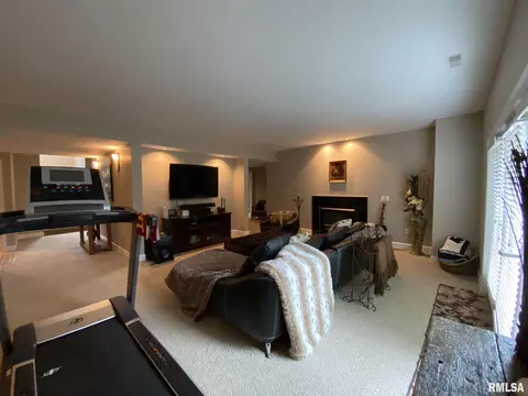 235 Hillview Dr, Macomb, IL 61455 photo 33