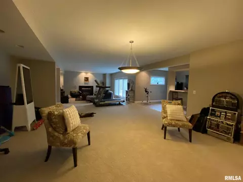 235 Hillview Dr, Macomb, IL 61455 photo 34