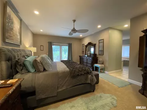 235 Hillview Dr, Macomb, IL 61455 photo 22