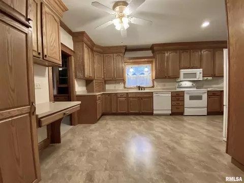 304 E Hickory St, Industry, IL 61440 photo 9