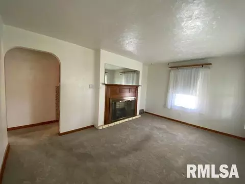 1952 E Chestnut St, Canton, IL 61520 photo 2