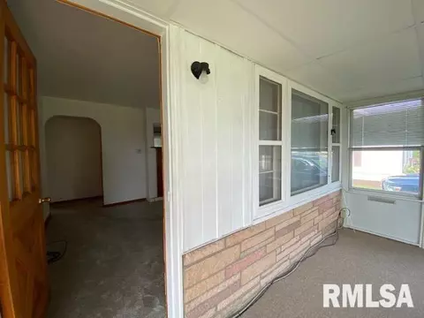 1952 E Chestnut St, Canton, IL 61520 photo 9