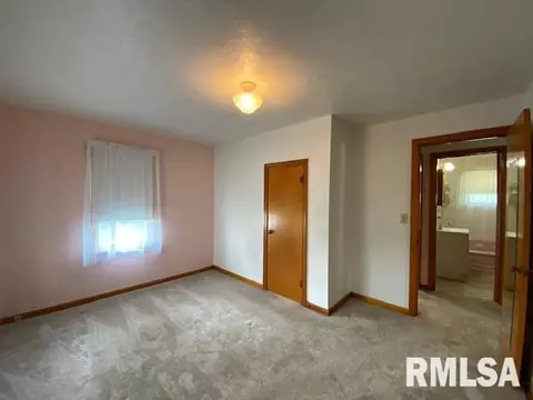 1952 E Chestnut St, Canton, IL 61520 photo 11