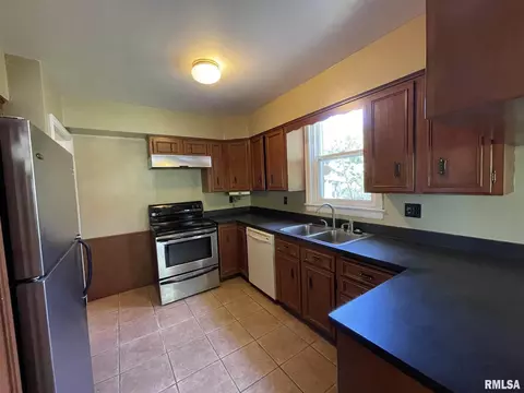 515 Sunset Blvd, Eureka, IL 61530 photo 2