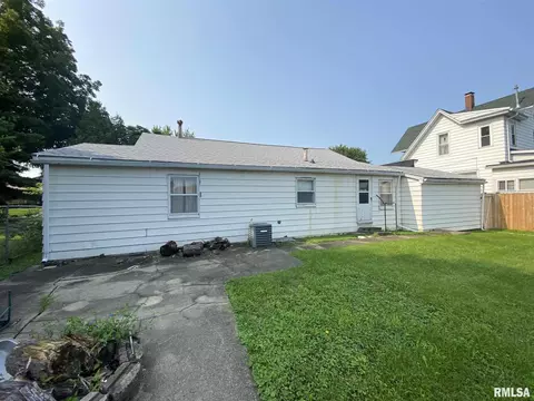 253 Howard Pl, Canton, IL 61520 photo 5
