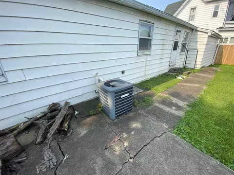 253 Howard Pl, Canton, IL 61520 photo 6