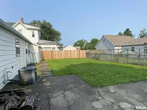253 Howard Pl, Canton, IL 61520 photo 7