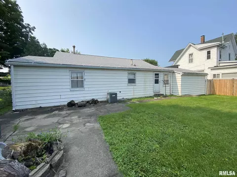 253 Howard Pl, Canton, IL 61520 photo 4