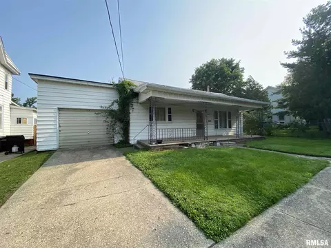253 Howard Pl, Canton, IL 61520 photo 2
