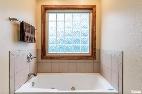 5126 S Chesterfield Ct, Mapleton, IL 61547 photo 8