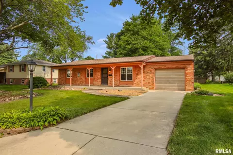 935 E Madison St, Morton, IL 61550 photo 1