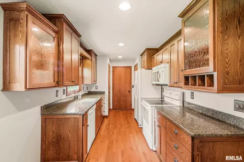 935 E Madison St, Morton, IL 61550 photo 7